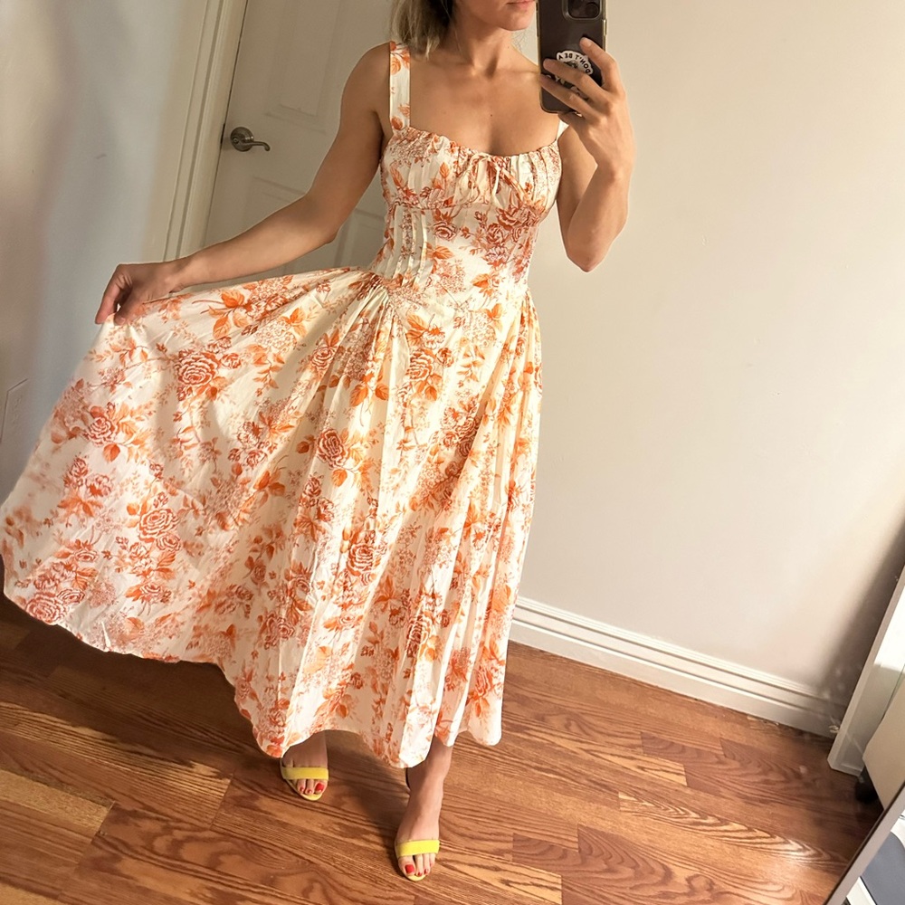 Floral Print Sleeveless Maxi Dress
MOON RIVER